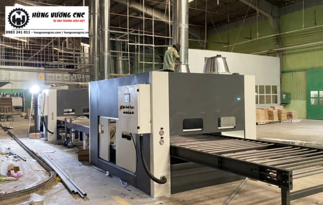 Máy sơn tự động Hùng Vương CNC tại công ty Tiến Đạt